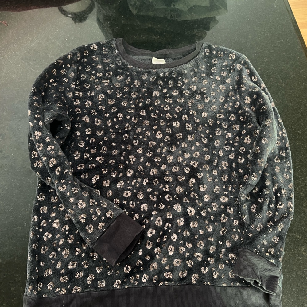 Dark gray with rose/gold cheetah print fleece top.